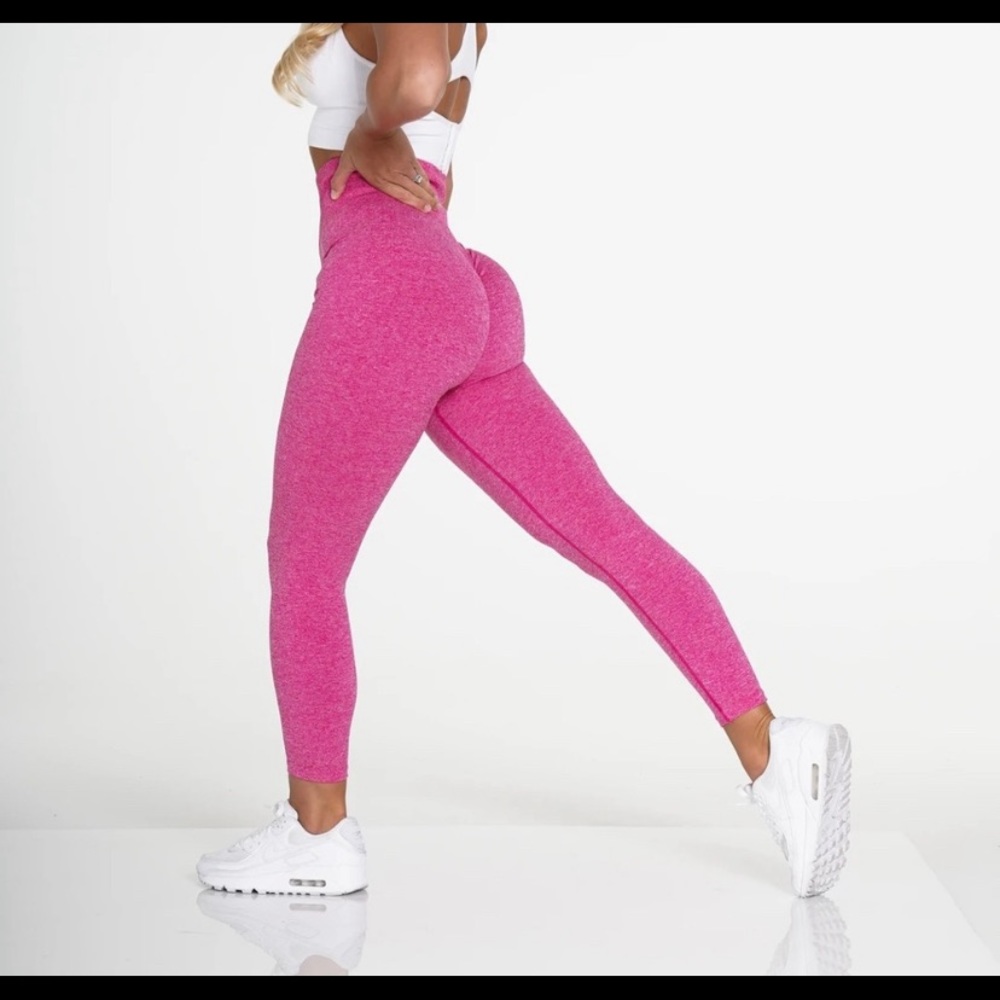 NVGTN Fuchsia Scrunch Seamless Leggings
